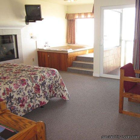 Cozy Cove Beachfront Resort Inn 링컨시티 객실 사진