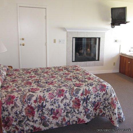 Cozy Cove Beachfront Resort Inn 링컨시티 외부 사진