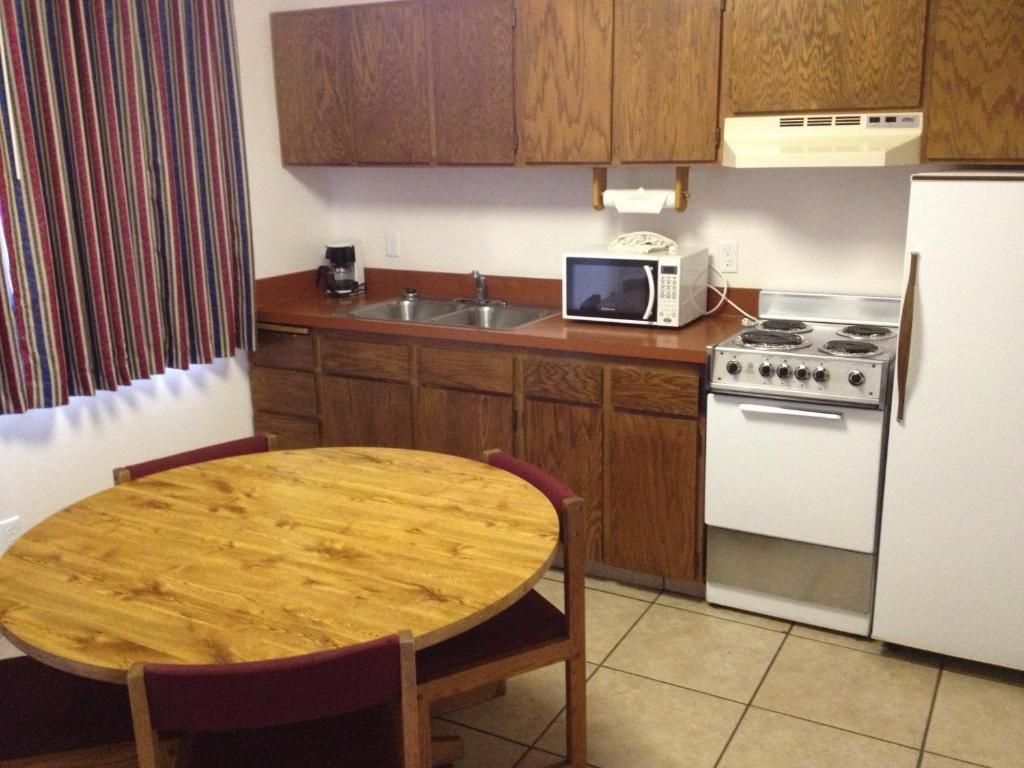 Cozy Cove Beachfront Resort Inn 링컨시티 객실 사진