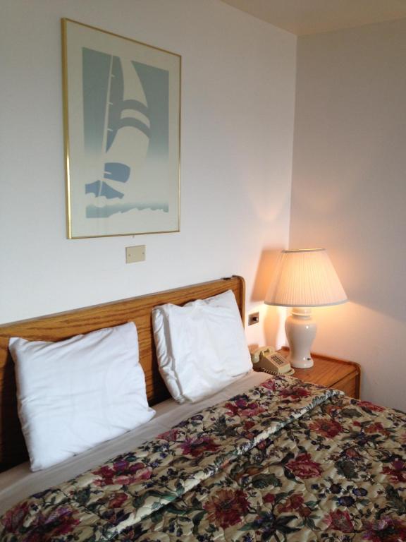 Cozy Cove Beachfront Resort Inn 링컨시티 객실 사진