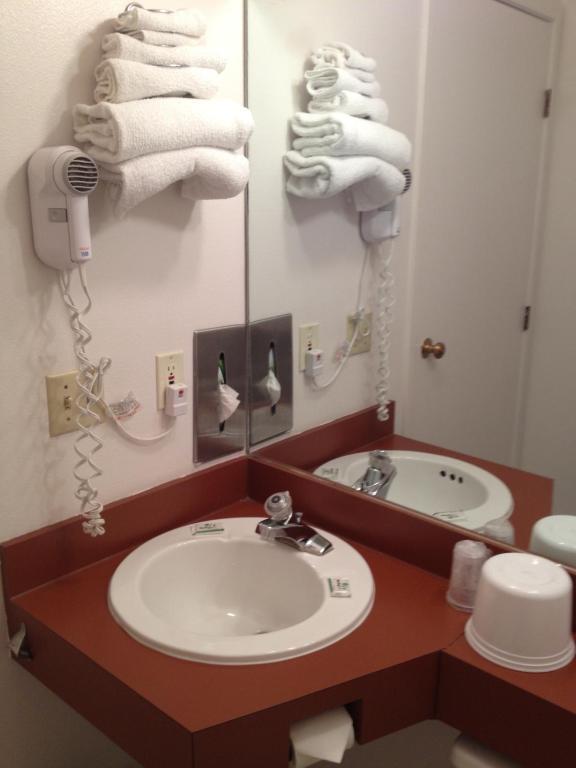 Cozy Cove Beachfront Resort Inn 링컨시티 객실 사진