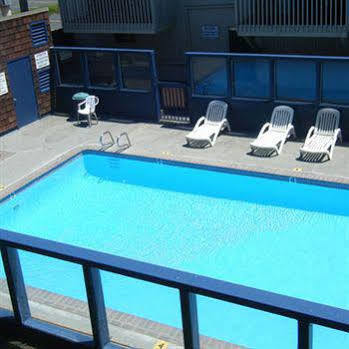 Cozy Cove Beachfront Resort Inn 링컨시티 외부 사진