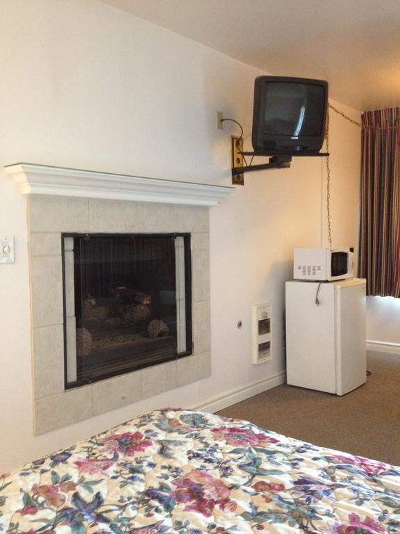 Cozy Cove Beachfront Resort Inn 링컨시티 외부 사진
