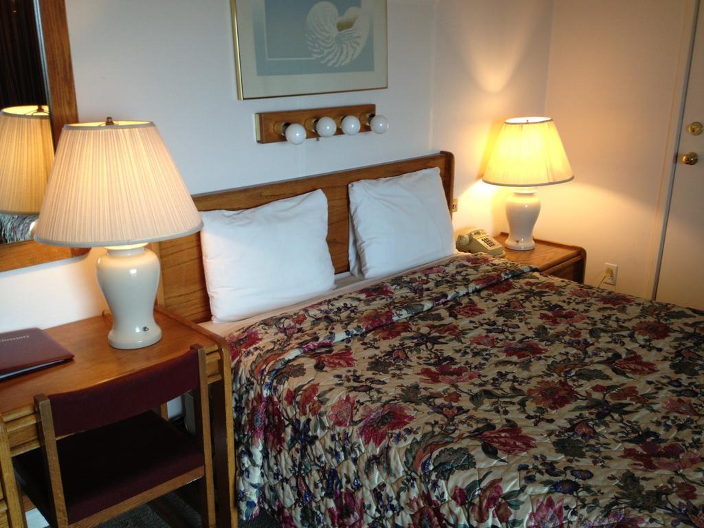 Cozy Cove Beachfront Resort Inn 링컨시티 외부 사진