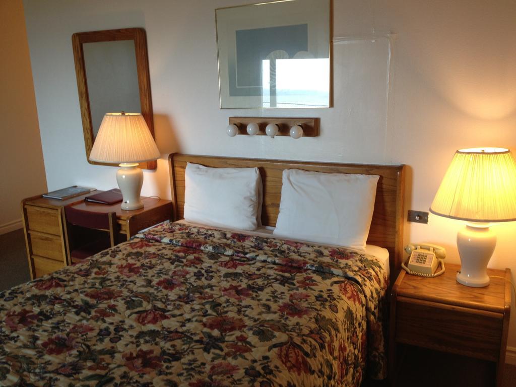 Cozy Cove Beachfront Resort Inn 링컨시티 외부 사진
